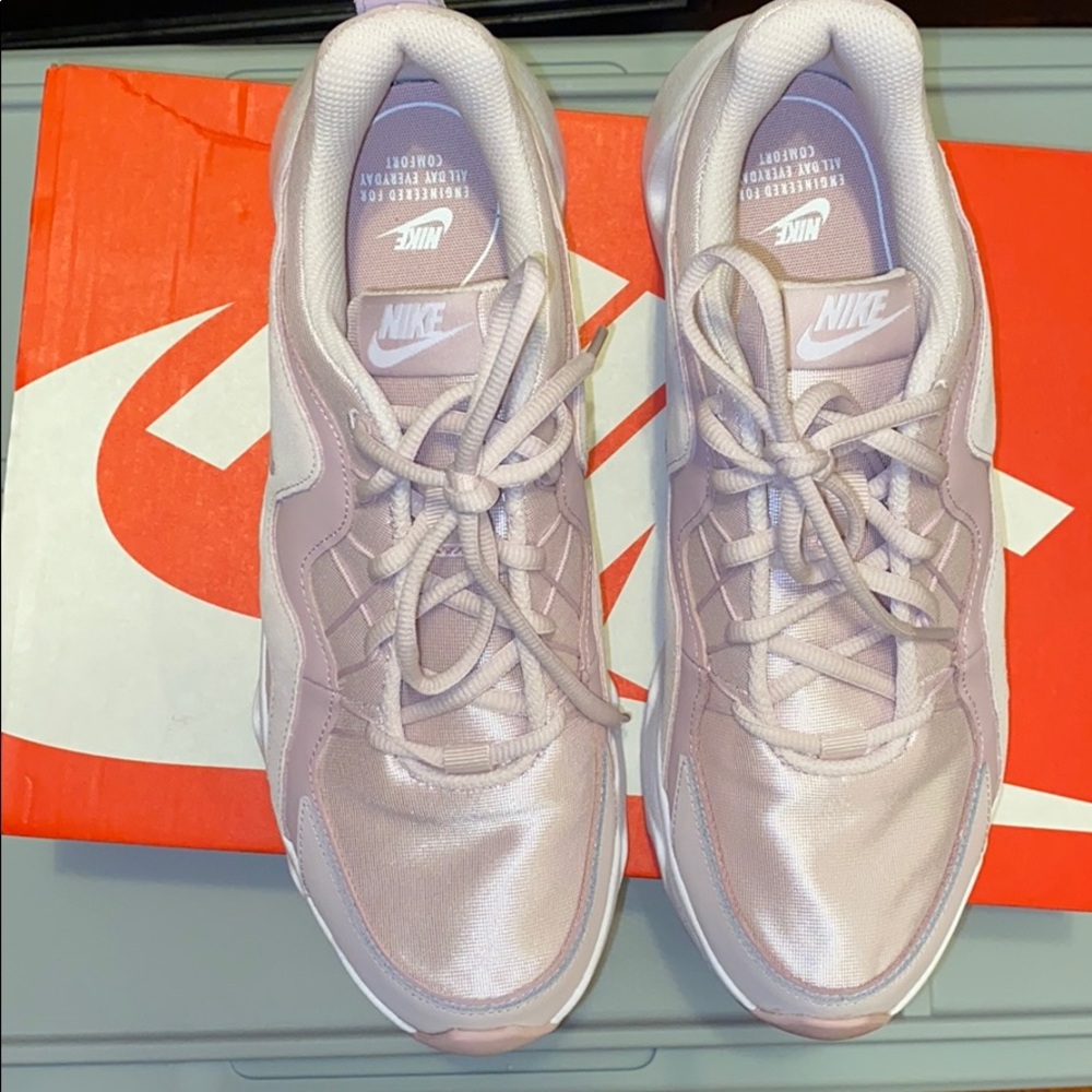 Nike women size 10